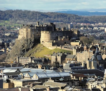 GRUPPEN-GASTFAMILIENUNTERKÜNFT AUSSERHALB VON ENGLAND